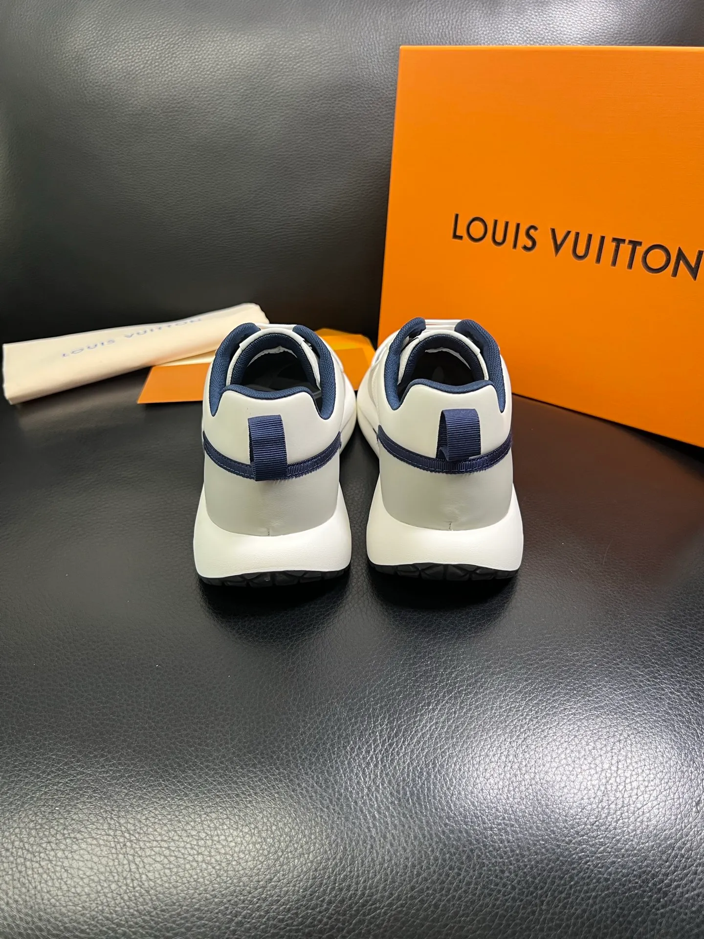 Men's shoes💰800 Lv 🔍Top purchasing agent🇮🇹 Louis Vuitton, the sports sneaker counter is synchronized, the uppers are imported from Italy, high-quality splicing colorful and complex crafts, the imported mesh padding is soft and comfortable, soles: original soles specially provided by the original factory, T men's men's shoes 💰U exclusive movable molded soles are super comfortable, original factory and single goods, 🔍🔍high quality, you can enter and exit the counter at will, welcome to compare, code number 38-44 (customized 45) 85871
